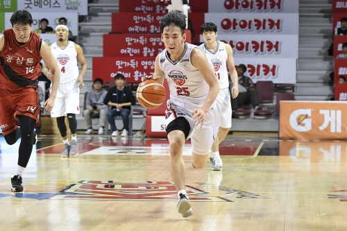 '최고 연습은 실전' 유재학 감독의 과감한 서명진 키우기