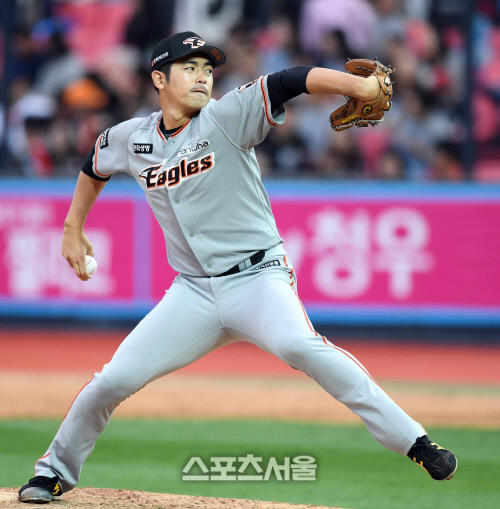 [포토] 이태양 \'부담 없이 던지자\'