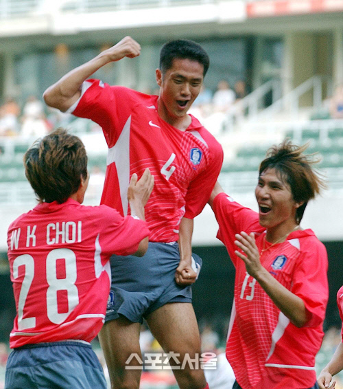 2004 아테네올림픽 축구 아시아지역 예선 한국-홍콩