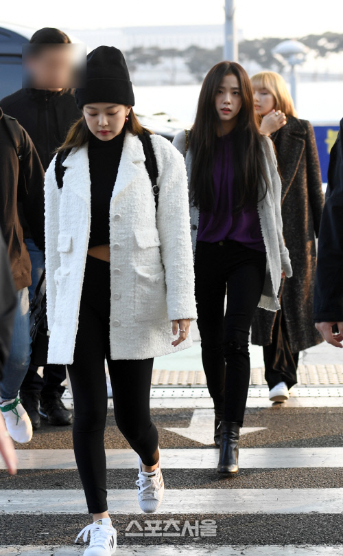 [포토] 공항 들어서는 블랙핑크 제니-지수