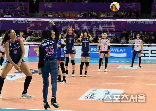 올스타전 오효주 아나운서의 강서브? [포토]