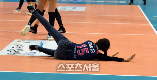 올스타전 깜짝출전 오효주 아나, 몸까지 던졌지만[포토]