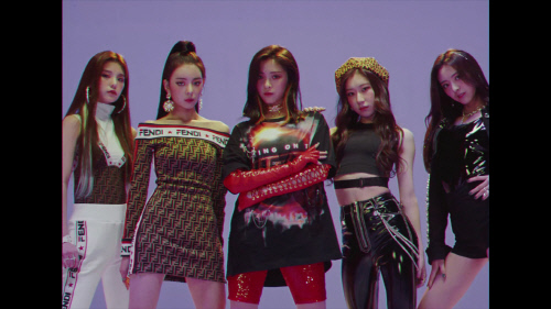 JYP, 5인조 걸그룹 'ITZY' 데뷔 확정…류진-예지-채령-리아-유나 멤버 공개