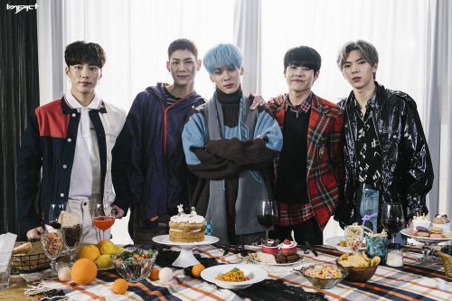 임팩트, 신곡 '온리 유' 콘셉트 포토 공개…남친룩의 정석