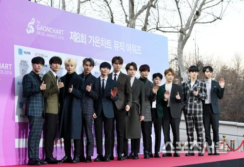 [포토] 세븐틴, 컴백 하자마자...시상 무`1대로