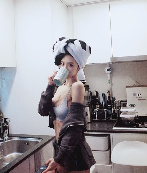 '머슬퀸' 이연화, 뇌섹녀의 완벽한 보디라인+복근 눈길[★SNS]