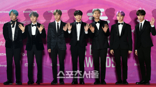 방탄소년단, 美 '빌보드 200' 80위 "21주 째 차트인 大기록"