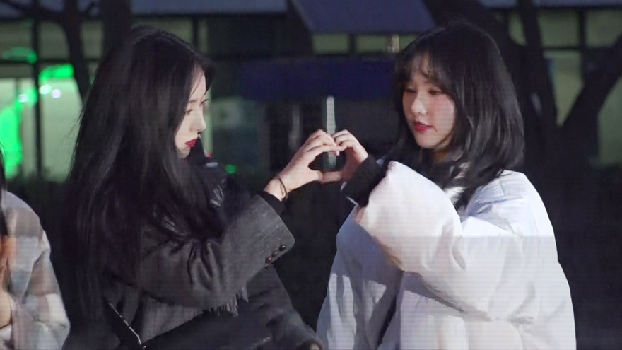 여자친구(GFRIEND), '사랑스럽게 하트 발사' ('뮤직뱅크' 출근길) [SS쇼캠]