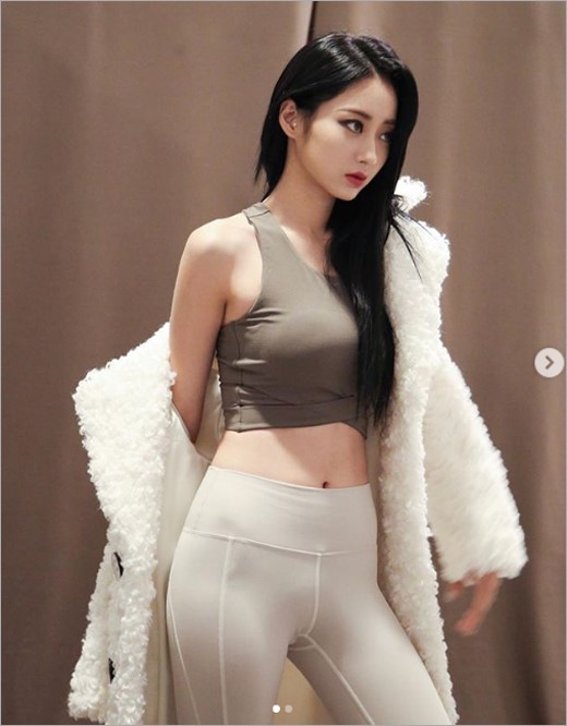 나인뮤지스 경리, 아찔한 레깅스 팬츠 핏+'인형 외모' 공개[★SNS]