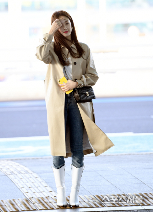 [포토] 이주연의 공항패션, 바람이 차네요~!