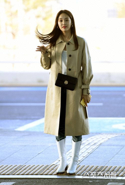 [포토] 이주연, 코트엔 부츠~!