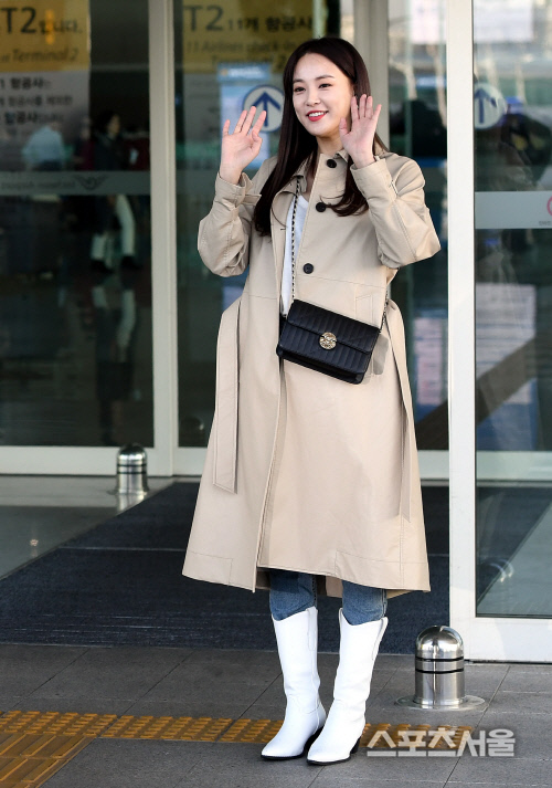 [포토] 이주연, 플래시 세례 속 공항 출국~!