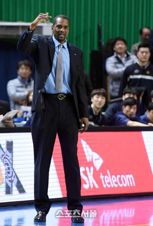 [포토] 작전지시하는 오그먼 감독