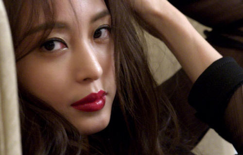 입생로랑뷰티_한예슬 영상_이미지 (2)