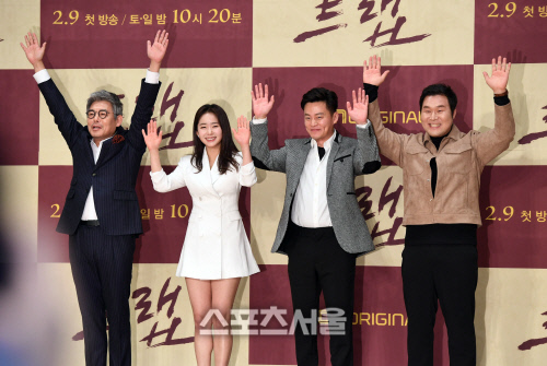 트랩 이서진, 수줍은 만세~ [포토]