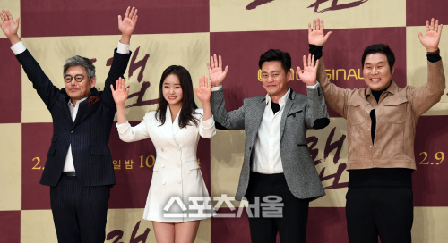 트랩 이서진, 임화영...수줍은 만세 [포토]