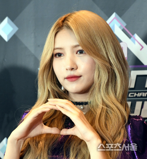 [포토] 여자친구 소원, 금빛 하트~!