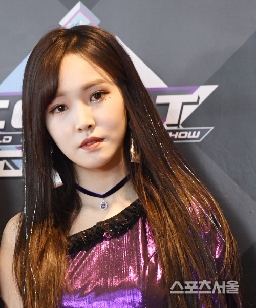 [포토] 여자친구 유주, 오묘한 눈빛으로~!