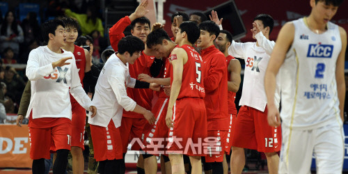 SK 역전으로 마침표 꾹![포토]