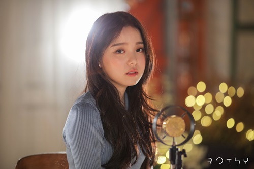 로시, 신곡 '다 핀 꽃' 음원차트 상위권 점령…싸이 이상민 등도 인정