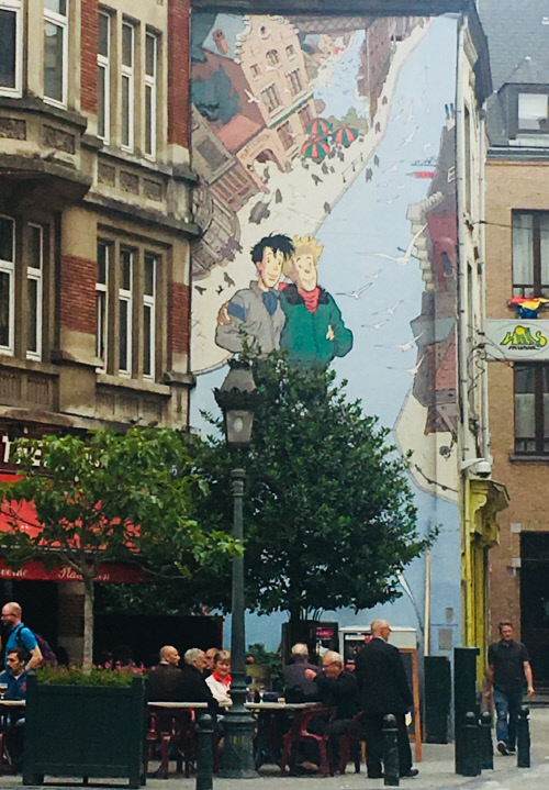 3 인기 만화 캐릭터인 틴틴