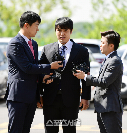 [포토] 경찰 출석 박동원 \'성실히 조사에 임하겠다\'