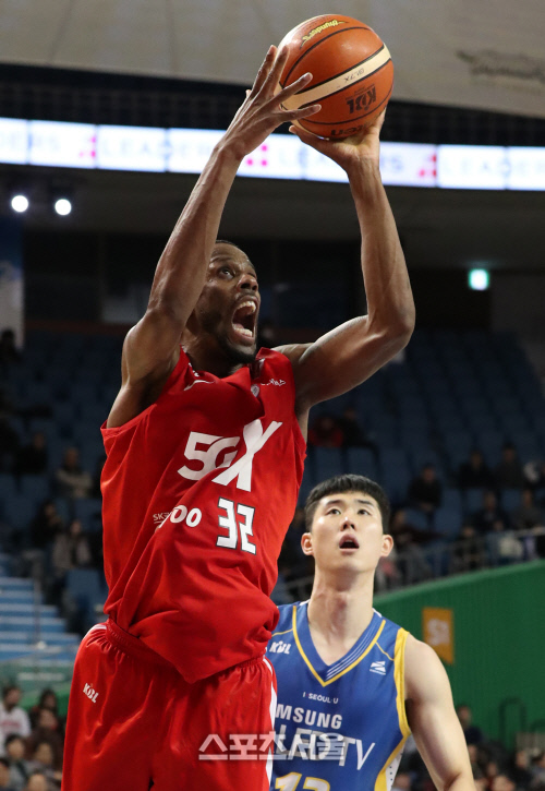 SK 헤인즈 外人  최초 1만 득점 돌파, '효자 장수 외인 맞네!'