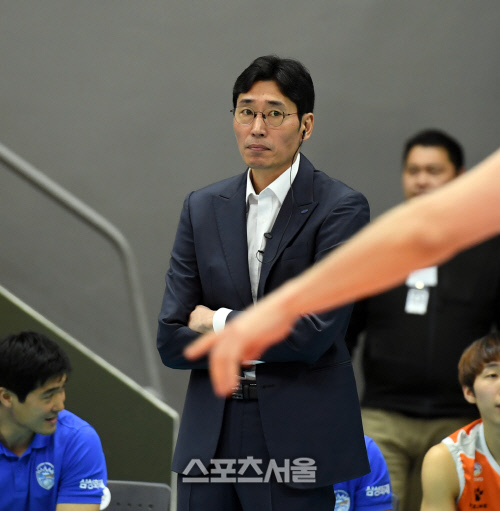 [포토] 신진식 감독 \'안풀리네\'