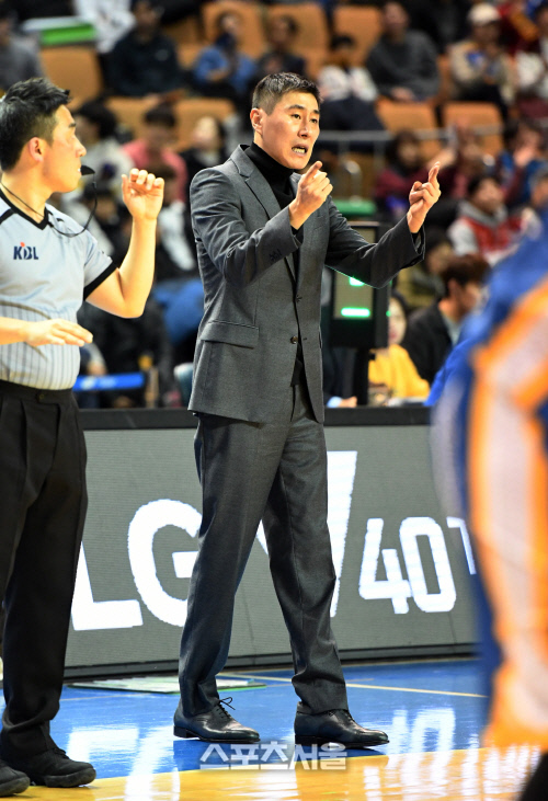 8연패 삼성 이상민 감독 "분위기 침체, 어린 선수들이 더 활발"