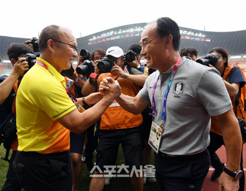 박항서 영향력, 亞 전역에 미친다…베트남, 변방에서 중심으로