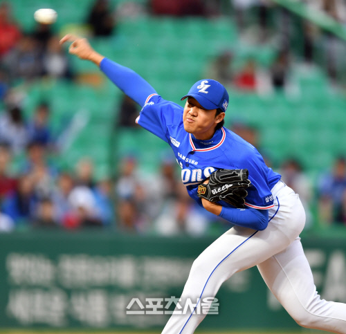 9회말 등판한 최충연[포토]