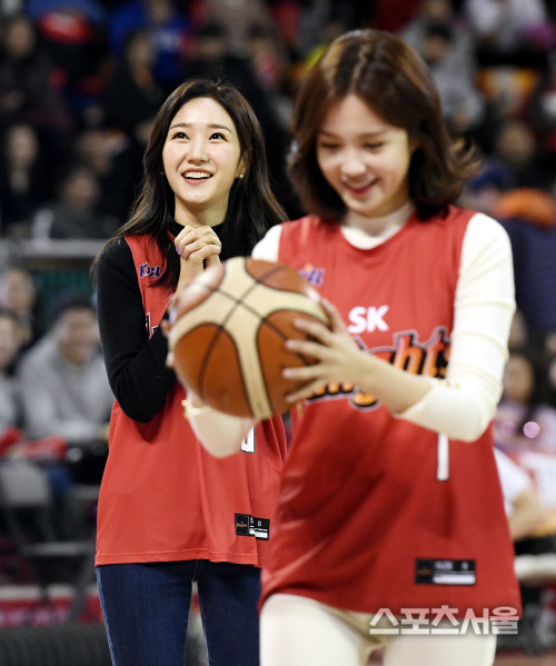 [포토] 장예인-장예원 아나 자매, 언니...꼭 넣어야 해~!