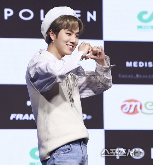 [포토] 세븐어클락 이솔, 모자 어떤가요?