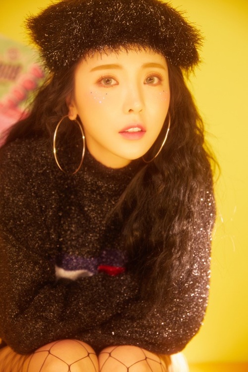 홍진영, 데뷔 10년만 첫 정규앨범 발표…타이틀곡 '오늘 밤에'