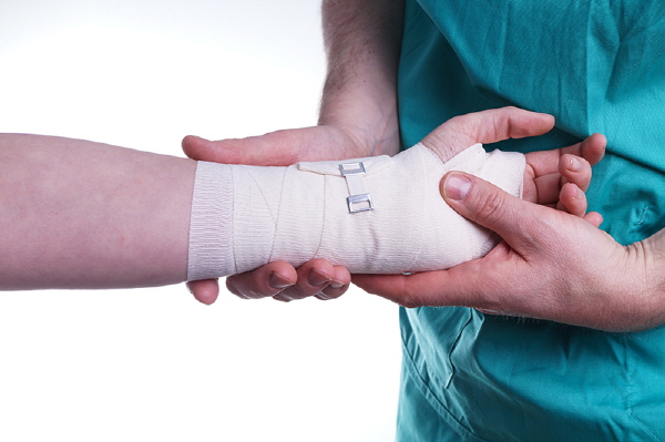 폭설에 낙상 사고 위험 증가…생활 습관 관리 통한 예방이 최우선 