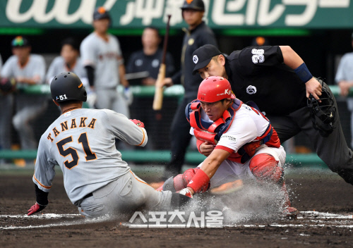 KIA 신범수...더이상 실점은 안돼![포토]