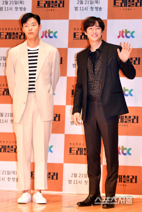 JTBC '트래블러' 이제훈 '동생 준열이 덕분에 편한 여행'[포토]