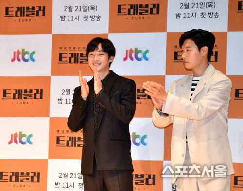 JTBC '트래블러' 류준열과 이제훈 '제작진에 박수를'[포토]
