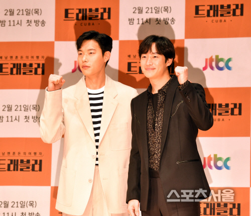 JTBC 트래블러 이제훈과 류준열, 넘치는 우정[포토]