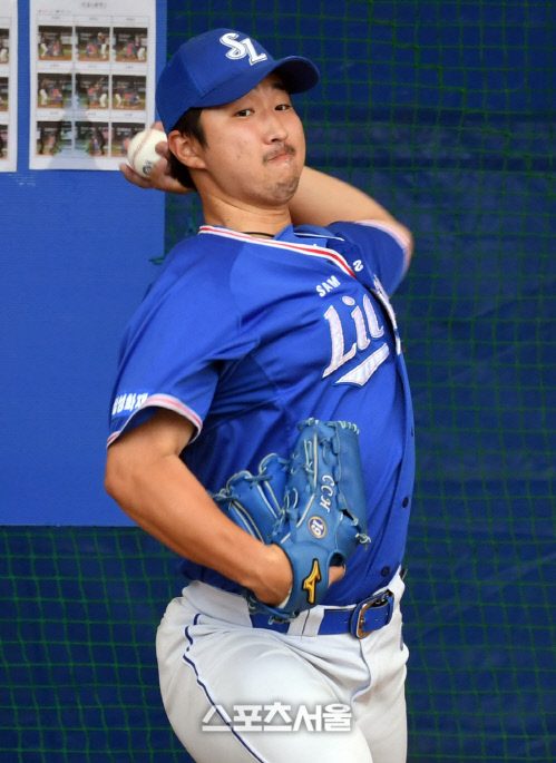 최재흥...불펜 투구중 [포토]