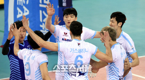 [포토] 대한항공, 쾌조의 KB손보에...기선제압~!