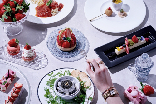 그랜드인터컨티넨탈_코스_스트로베리고메부티크