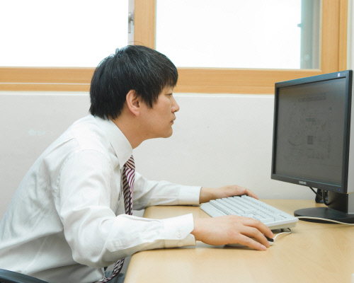 [힘찬병원자료사진]컴퓨터나쁜자세 (1)