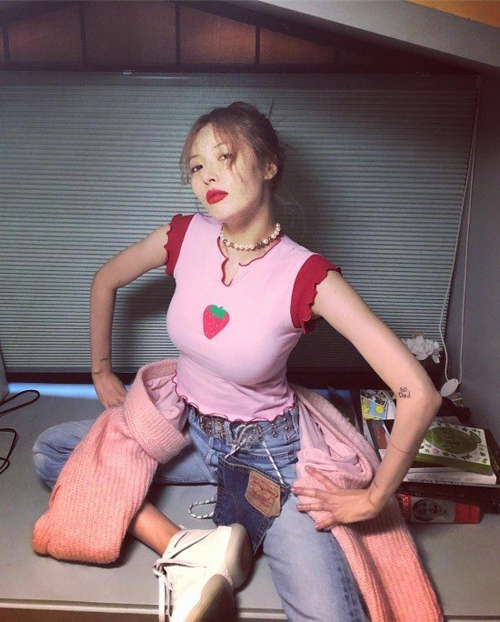 현아, 밀착 민소매로 뽐낸 '우월한 볼륨감'