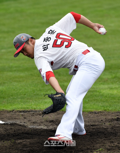 박종훈, 투심 그립으로 변화구를[포토]