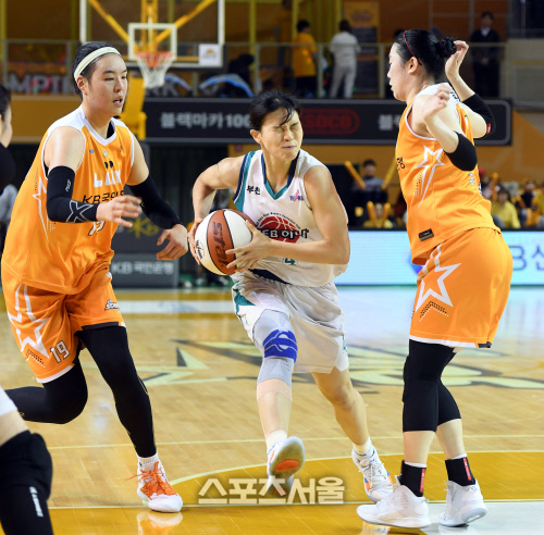 [포토] 김예진 \'눈 질끈 감고\'