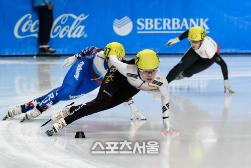 '미스 스마일' 김아랑, 동계 U대회 쇼트트랙 여자 1500m 금메달