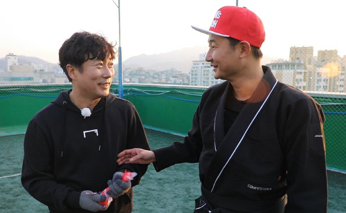 이천수vs이수근, 제기의 엘 클라시코 열렸다…"난 제기계 음바페" 이천수 선언