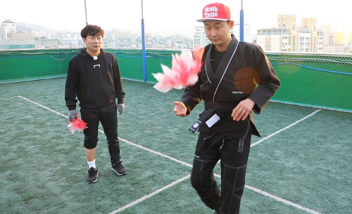 먼저 제기를 차는 이천수