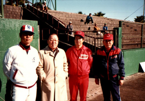 1984 일본전지훈련 격려 방문 박용곤 회장